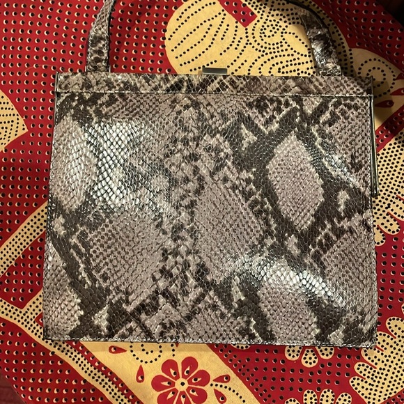 EUC Vintage Via Spiga Python bag with lilac undertones - Picture 3 of 8